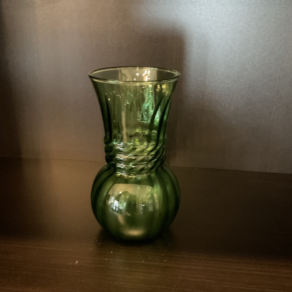 Green glass vase - Picture 3 of 3